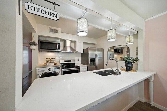 Building Photo - 8931 Gaylord Dr