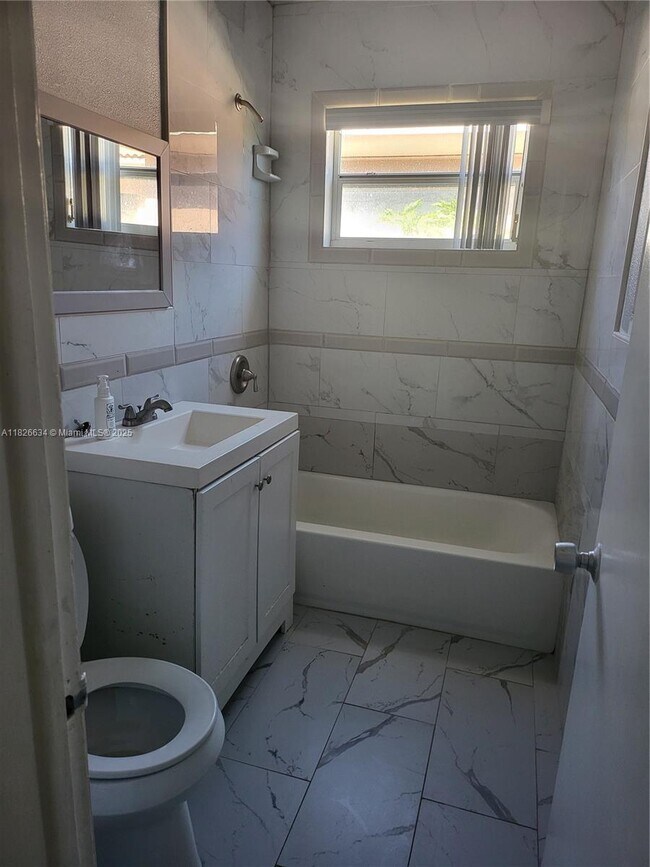 Primary Photo - 1352 NE 116th St