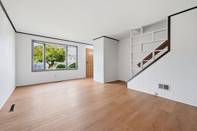 Building Photo - 1403 Uelen Ct