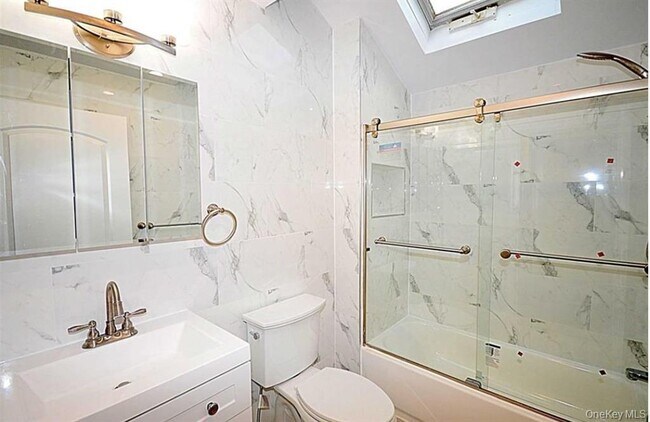 Building Photo - 4 Addison Ln