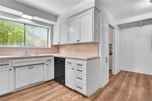Building Photo - 5835 Jumilla Ave