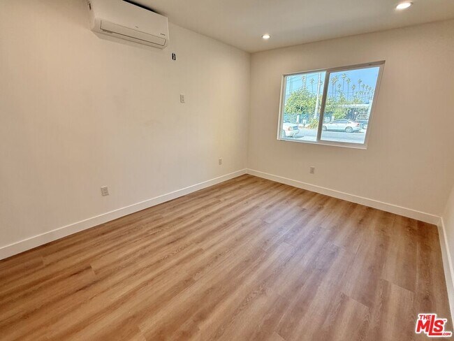 Building Photo - 3900 2nd Ave