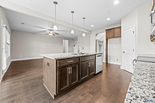 Building Photo - 104 Erskin Parcus Dr