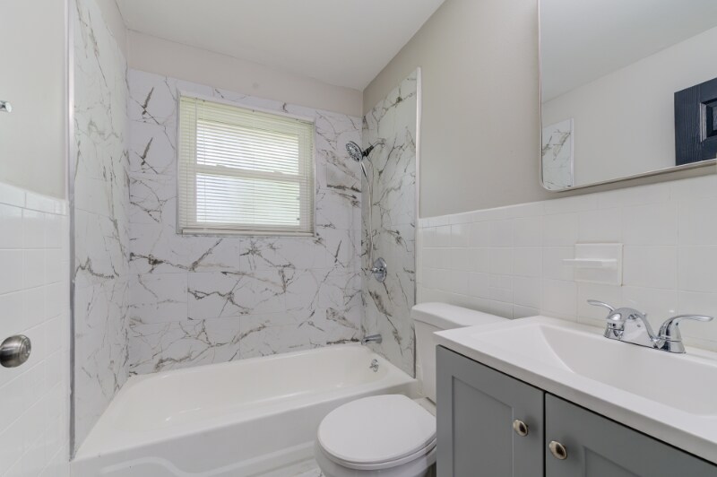 Building Photo - 4063 Esseldale Dr