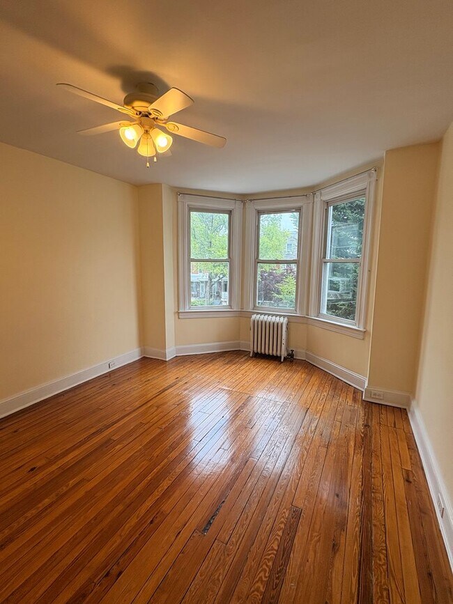 Building Photo - Gorgeous Hampden 2bd/2ba w/ Fin Bsmt, W/D, A/C and more! Available 5/1