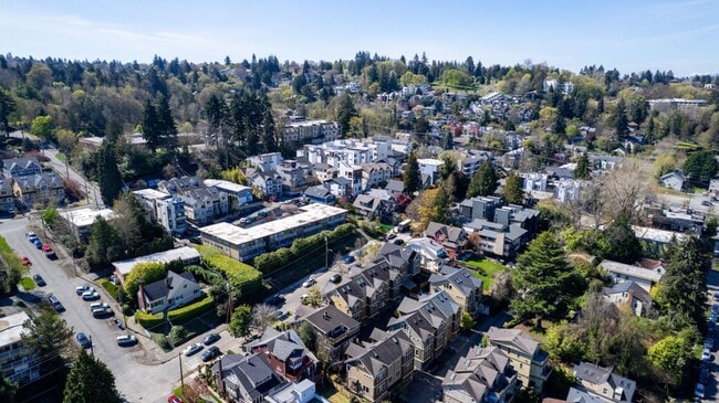 Building Photo - 3Bd/3Ba Seattle Townhouse
