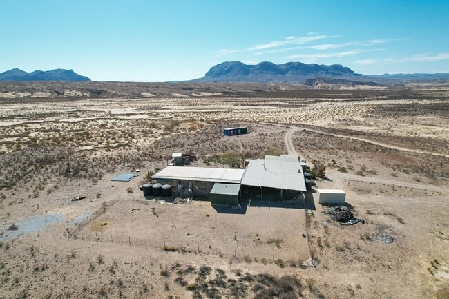Building Photo - 400 N Smiling Dog Trail