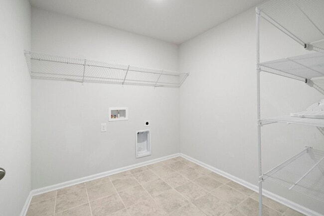 Building Photo - This Beautiful 4 Bedrooms, 2.5 Bathrooms i...