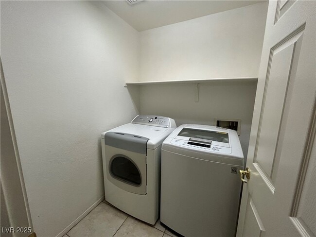 Building Photo - 9551 Green Spruce St