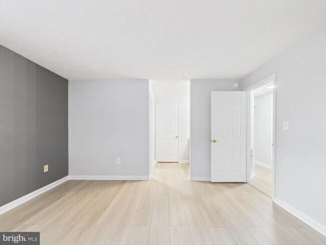 Building Photo - 7981 Calvary Ct