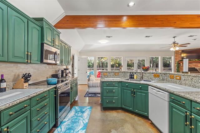 Building Photo - 1522 Oakwood Dr