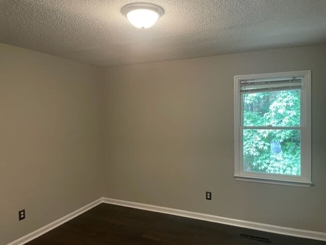 Building Photo - For Rent