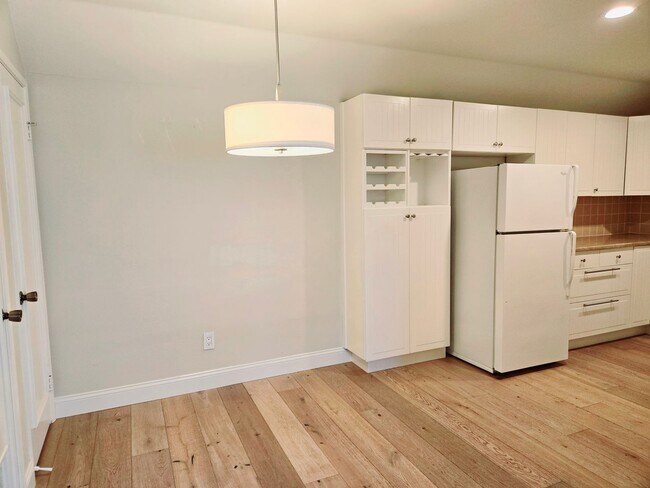 Building Photo - Explore the Allure of Coastal Living!
