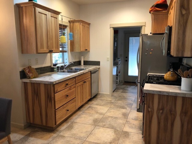 Building Photo - Fully Furnished Home