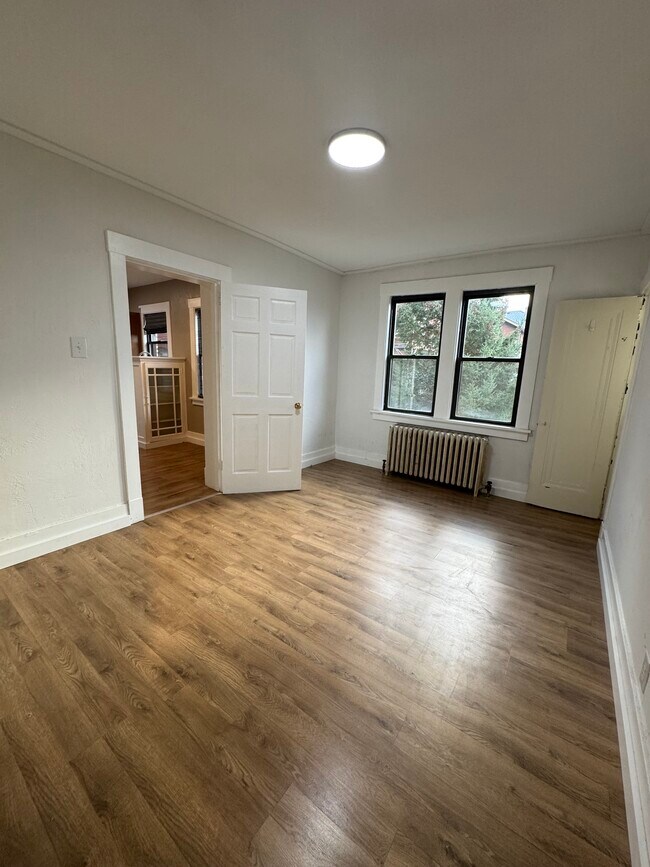 Building Photo - 2816 Broadway Ave