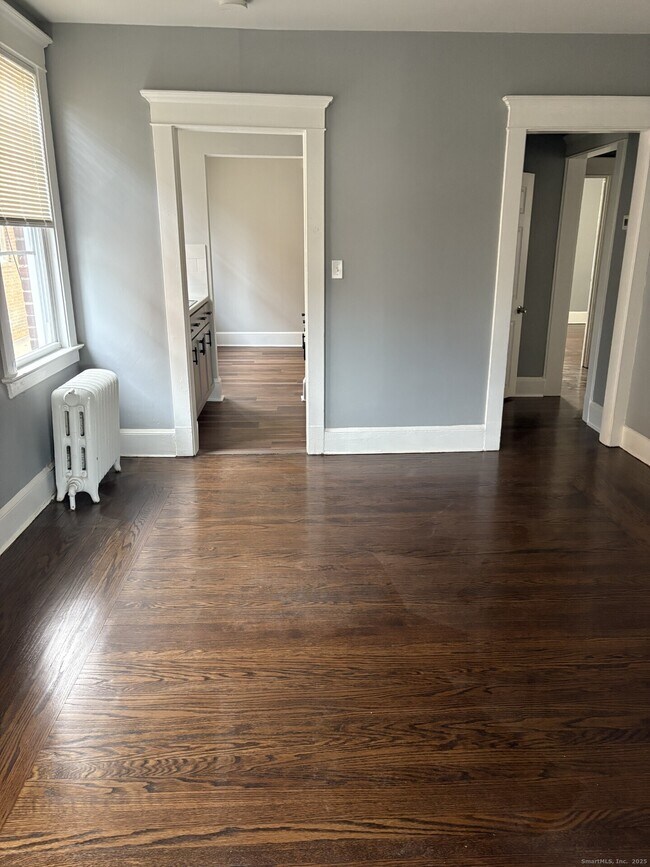 Building Photo - 116 Elm St