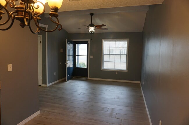 Building Photo - 331 Hudson Dr