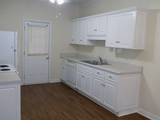 Building Photo - **Available to view mid June** 2 Bedroom, ...