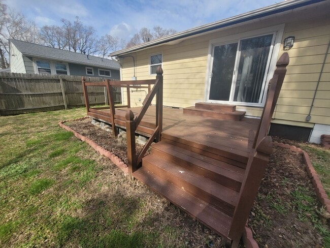 Building Photo - Gorgeous 4 Bedroom Home with Large Fenced Backyard