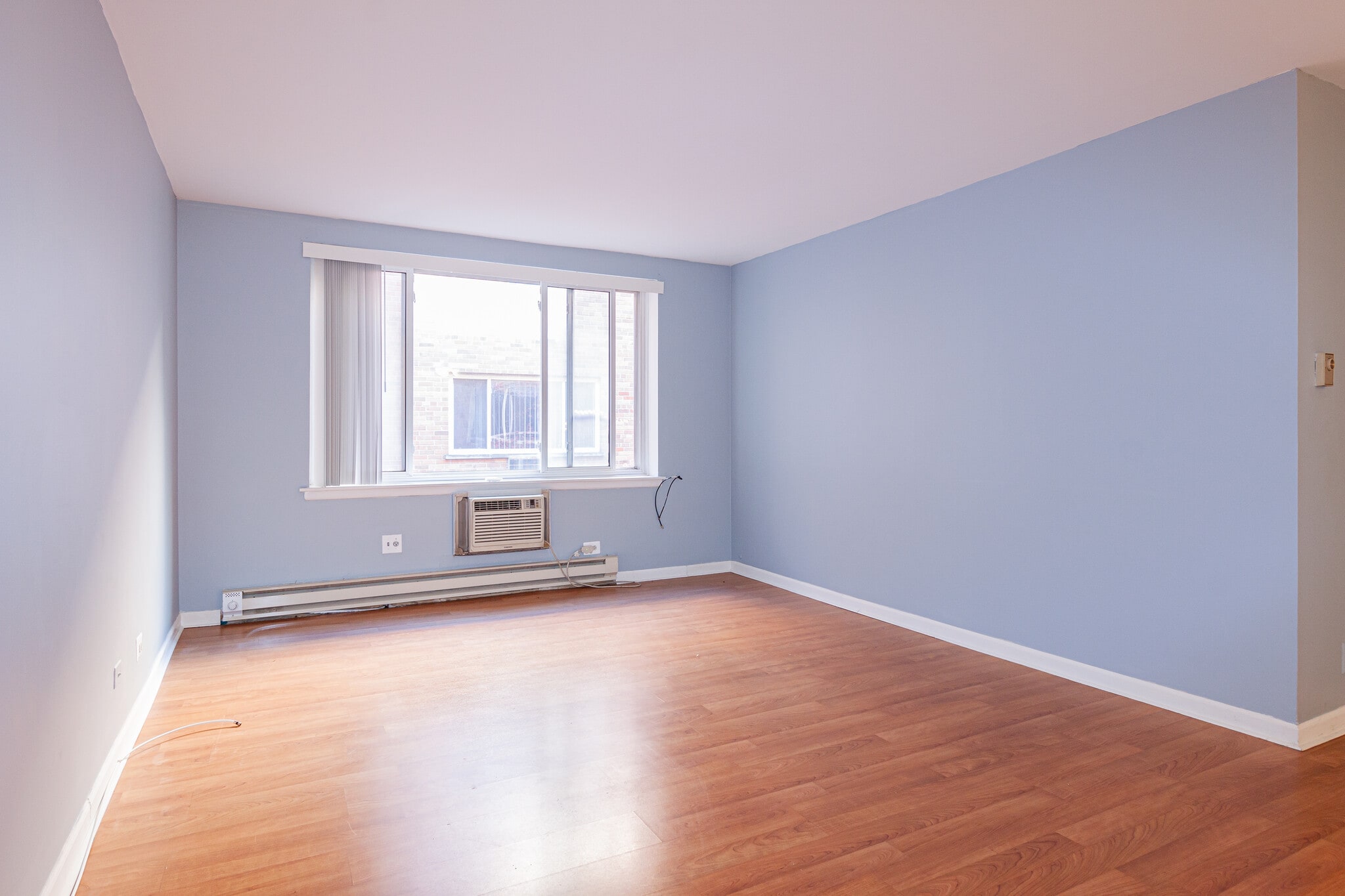 Building Photo - 3723 N Pine Grove Ave