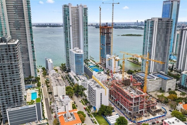 Building Photo - 444 NE 30th St