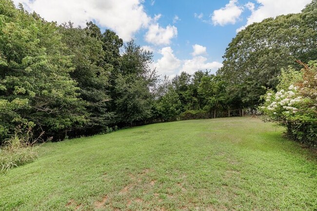 Building Photo - 2603 Hog Mountain Rd
