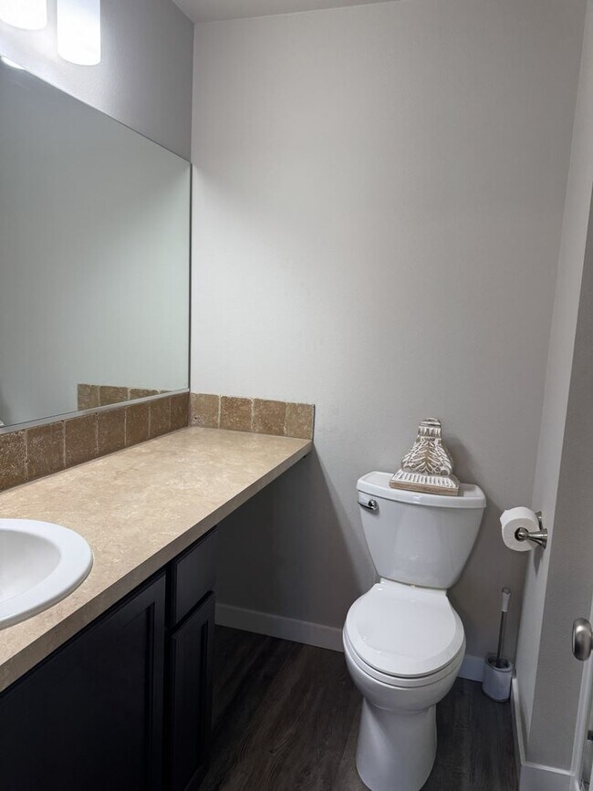 Building Photo - Furnished Hermiston Rental