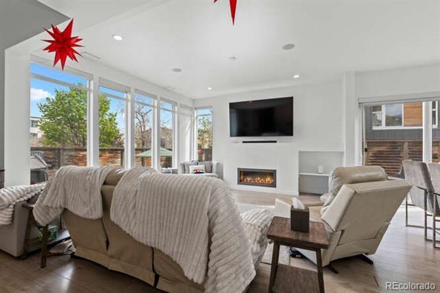 Building Photo - 1711 King St