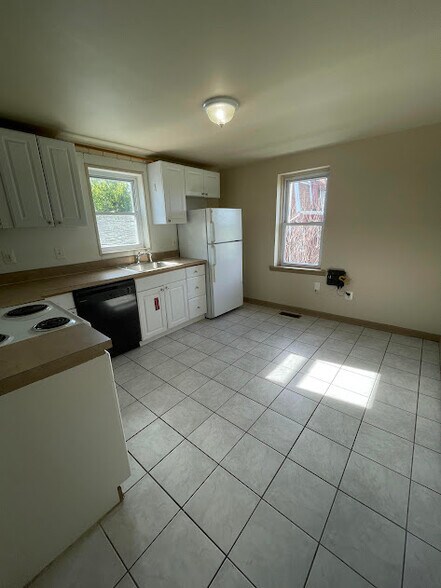 Apt 2 - Eat In Kitchen - 3103 Haverford Ave