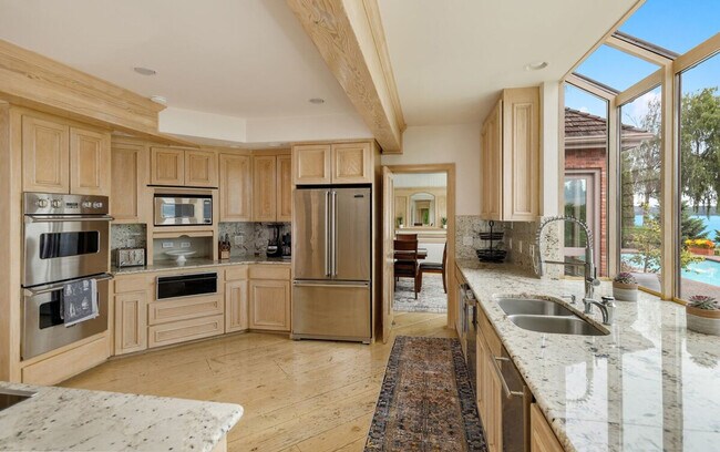 Building Photo - 6408 E Mercer Way