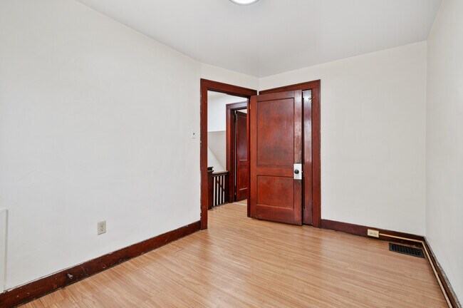 Building Photo - 2241 1/2 Hawthorne Ave