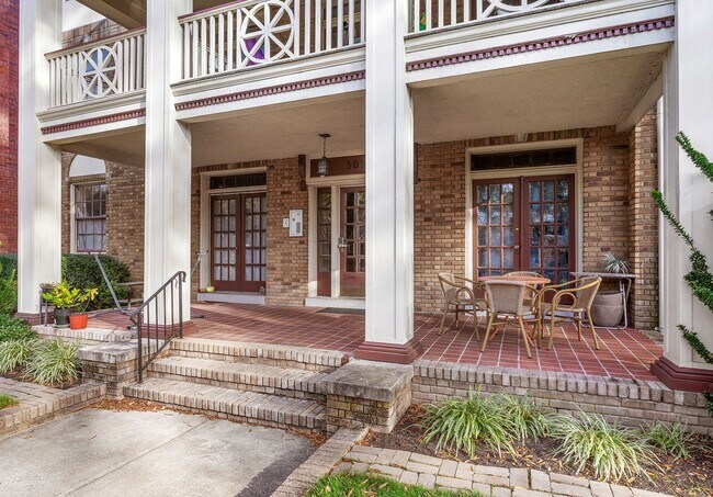 Building Photo - ADORABLE CONDO ON ARTHUR ASHE BOULEVARD