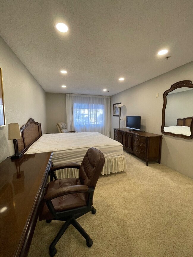 Building Photo - 5765 Friars Rd