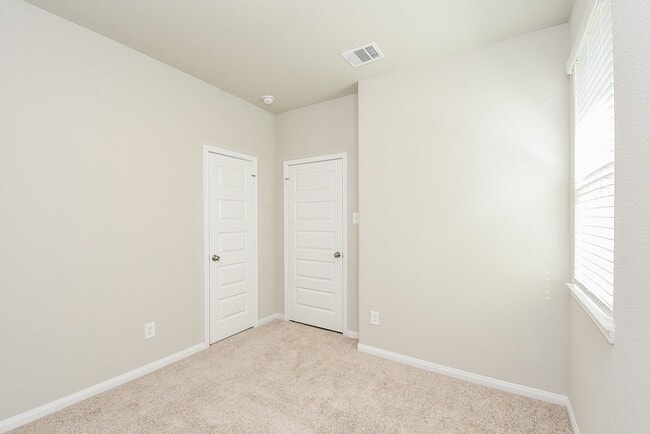 Building Photo - 14042 Chinook Dr