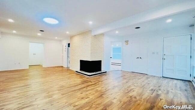 Building Photo - 85 Searingtown Rd