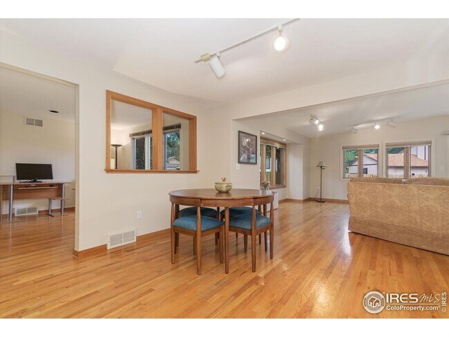 Building Photo - Charming 4-Bedroom Ranch in Prime Location...