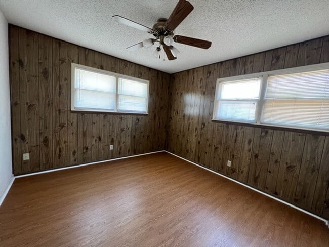 Building Photo - 1479 Beechwood Ln