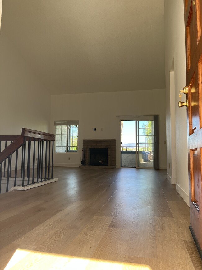 Building Photo - 1550 Apache Dr