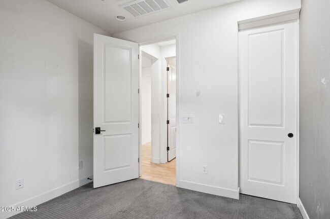 Building Photo - 5554 S Archer