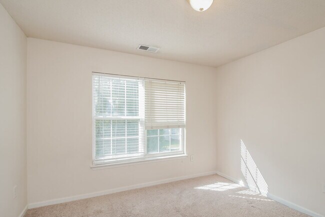 Building Photo - 12529 Oakton Hunt Dr