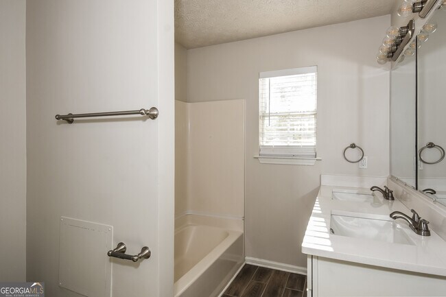 Building Photo - 105 Pemberton Pl