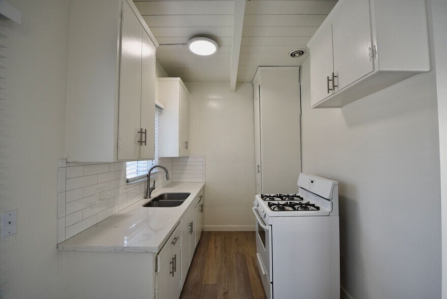 Building Photo - 4913 Kester Ave