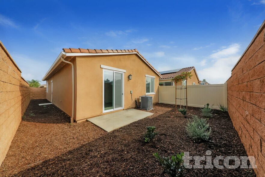 Building Photo - 639 Citron St