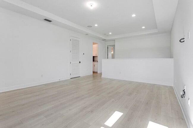Building Photo - 13450 Artisan Cir