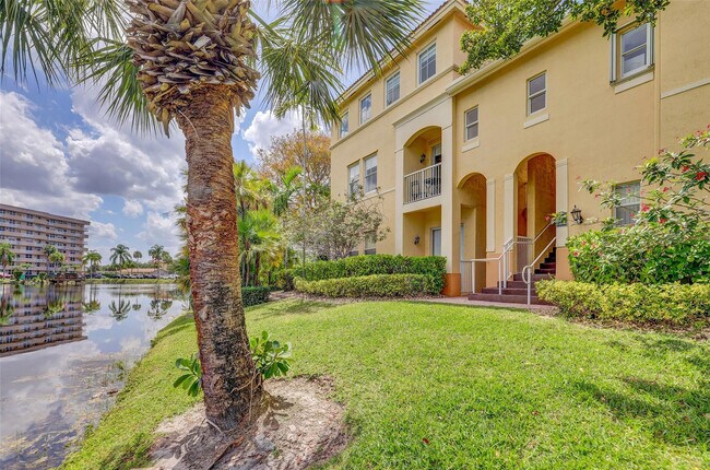 Building Photo - 150 Jacaranda Country Club Dr