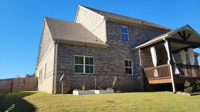 Building Photo - 130 Creekmound Dr