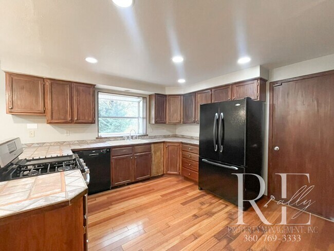 Building Photo - Stunning 3-Bedroom Home with Vaulted Ceilings, RV Parking & Fenced Yard!