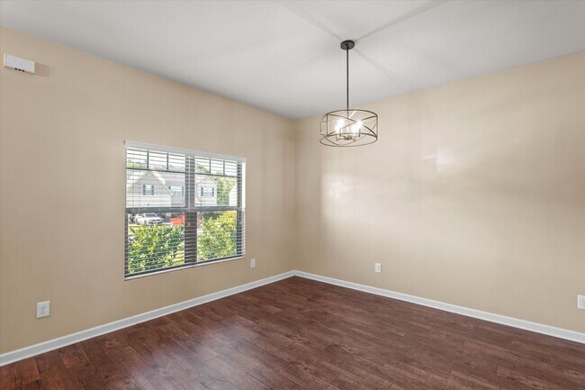 Building Photo - Great 5 Bedroom Home in Evans