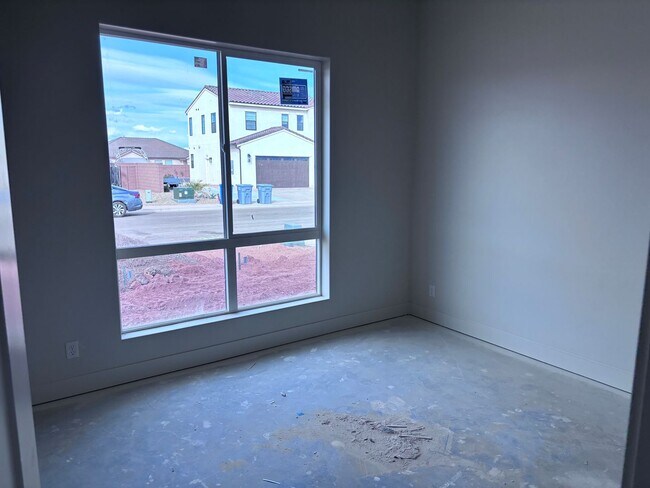 Building Photo - Brand New Ivory Home close to Sand Hollow