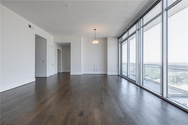 Building Photo - 1065 Peachtree St NE